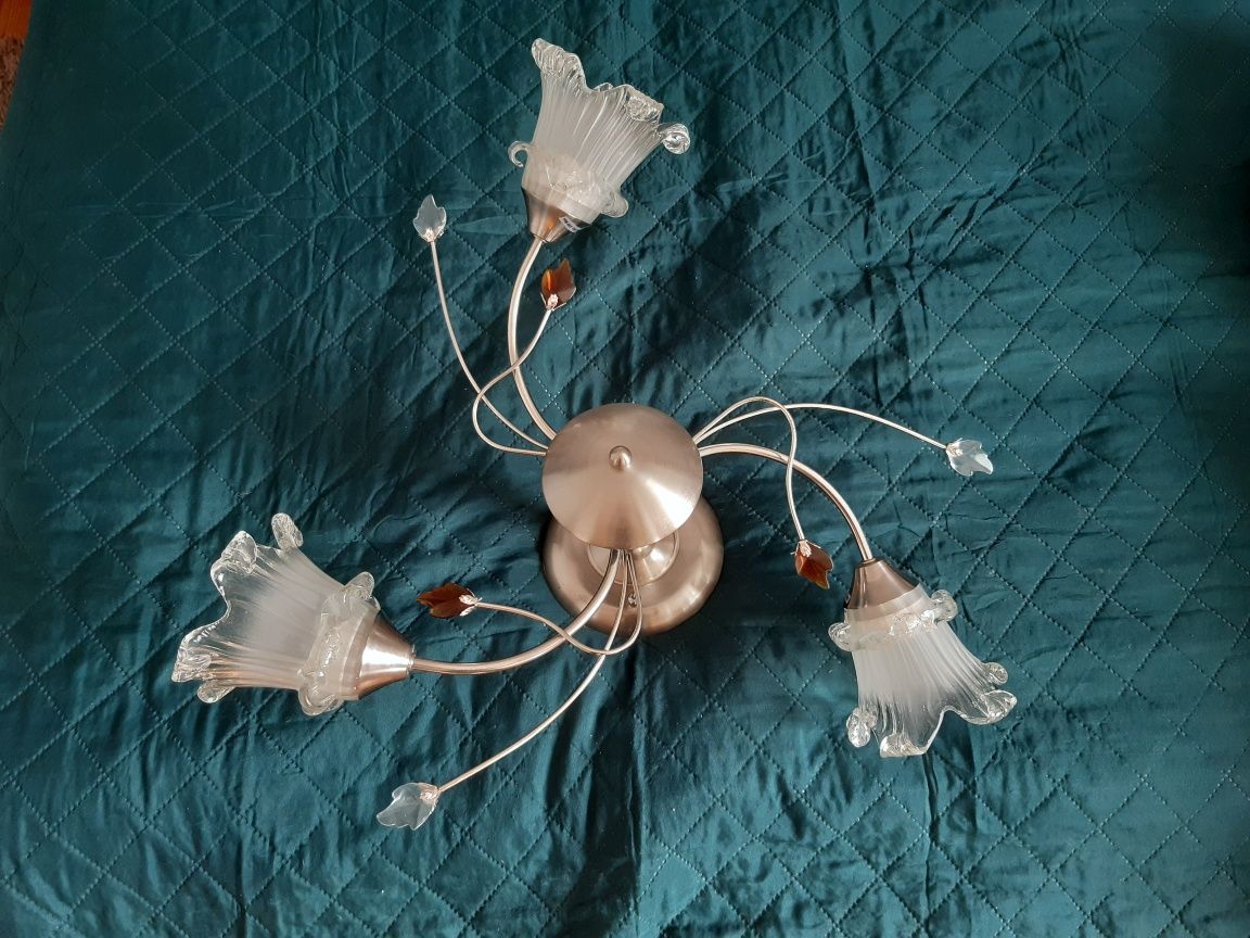Lampa z 3 kloszami w kształcie kwiatów boho