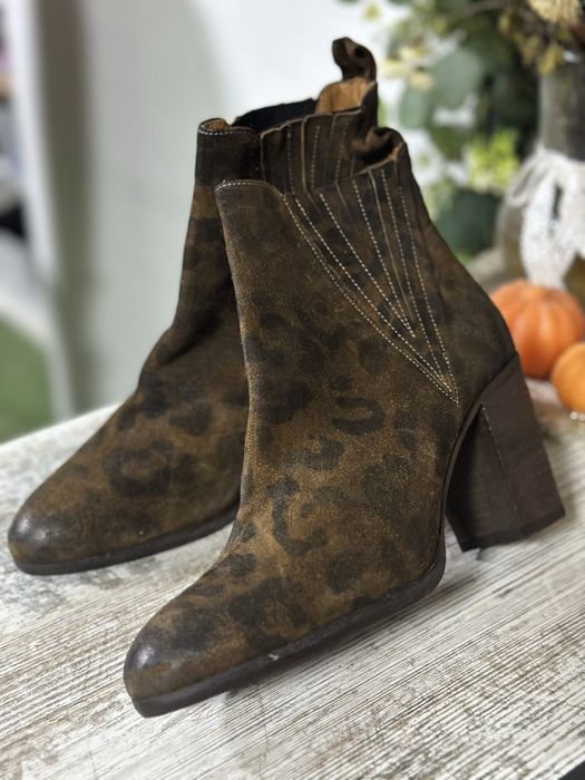 Ботинки Thea Mika cos козаки ботильйони натуральна замша