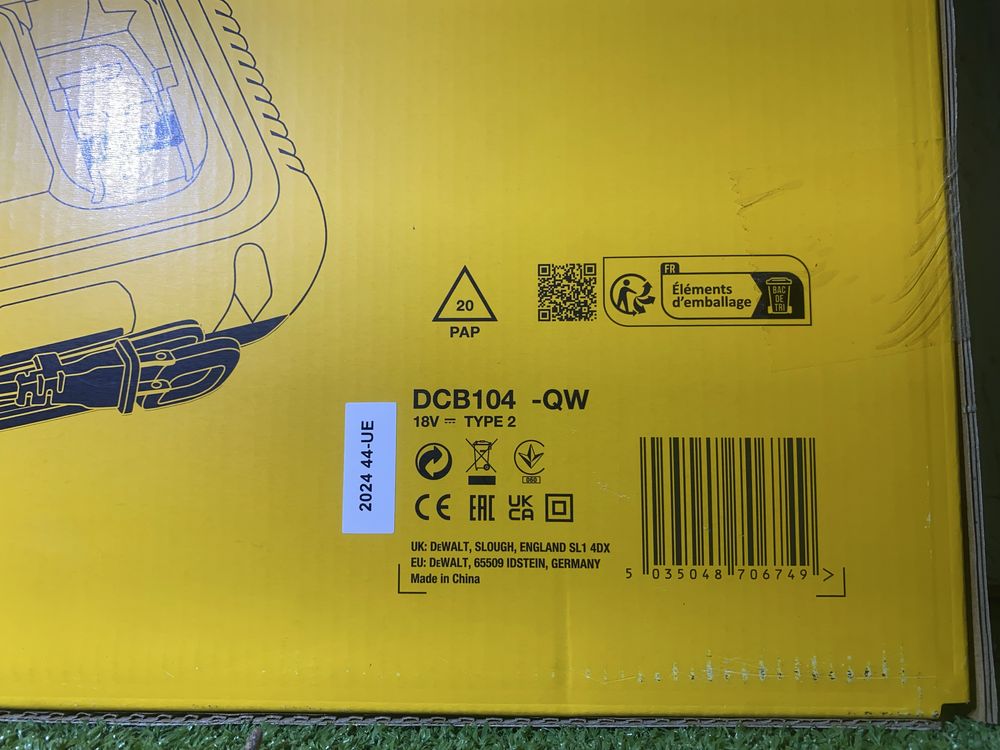 Зарядний пристрій на 4 порти DeWALT DCB104 нові девальт