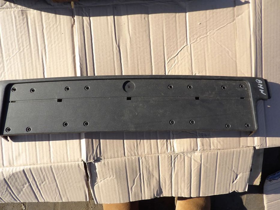 BMW - E36 - PODKŁADKA , RAMKA POD TABLICE REJESTRACYJNĄ - 8146076