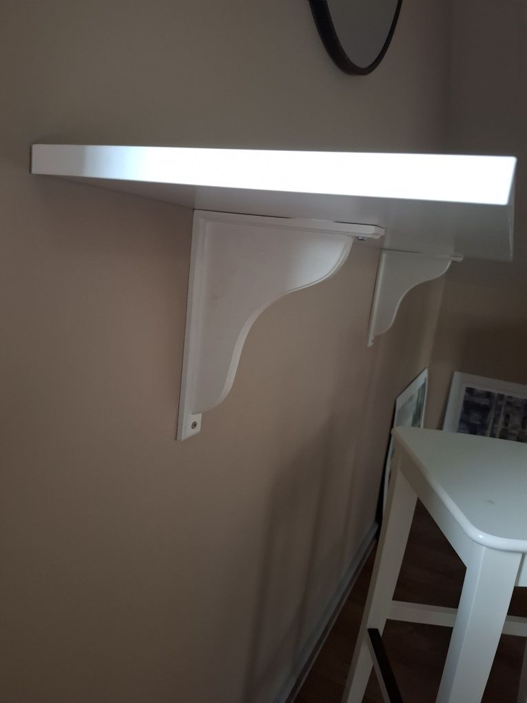 biała toaletka półka krzesło barowe wysokie ikea