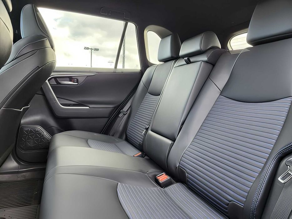 Toyota RAV4      2023