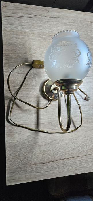Kinkiet ze szklanym kloszem