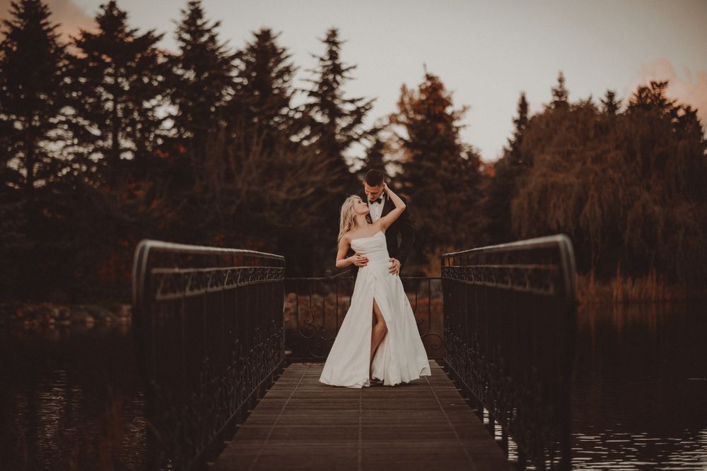 Gładka suknia ślubna