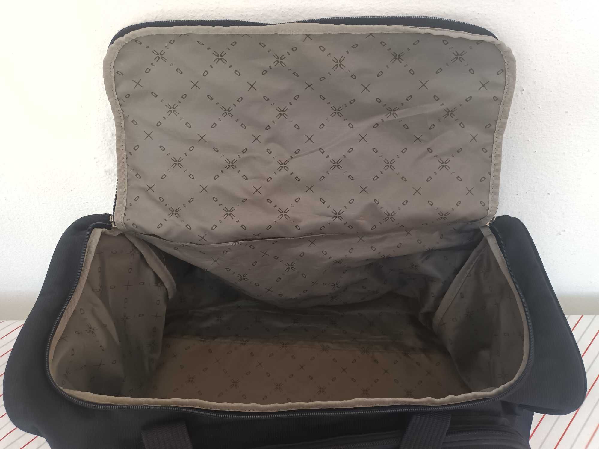Saco de viagem CsD resistente - com algum uso em relativo bom estado.
