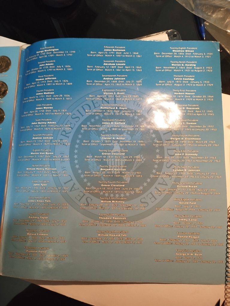 Álbum com 78 moedas de 1 Dollar de todos os Presidentes dos EUA