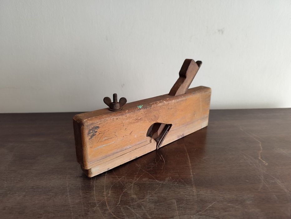 Stary niemiecki strug do drewna, zabytkowy stolarski hebel kątnik PRL