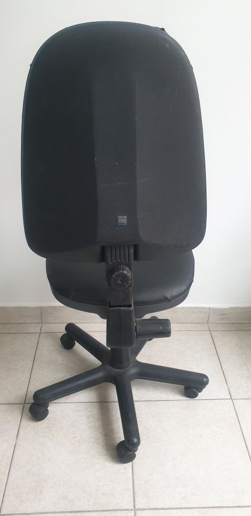 Fotel obrotowy na kółkach krzesło biurowe