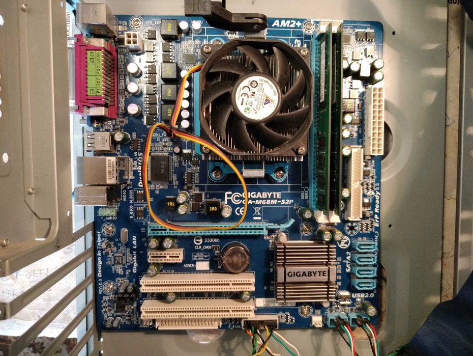 Процессор AMD Athlon II X2 250 и материнская плата GigabyteGA-M68M-S2P