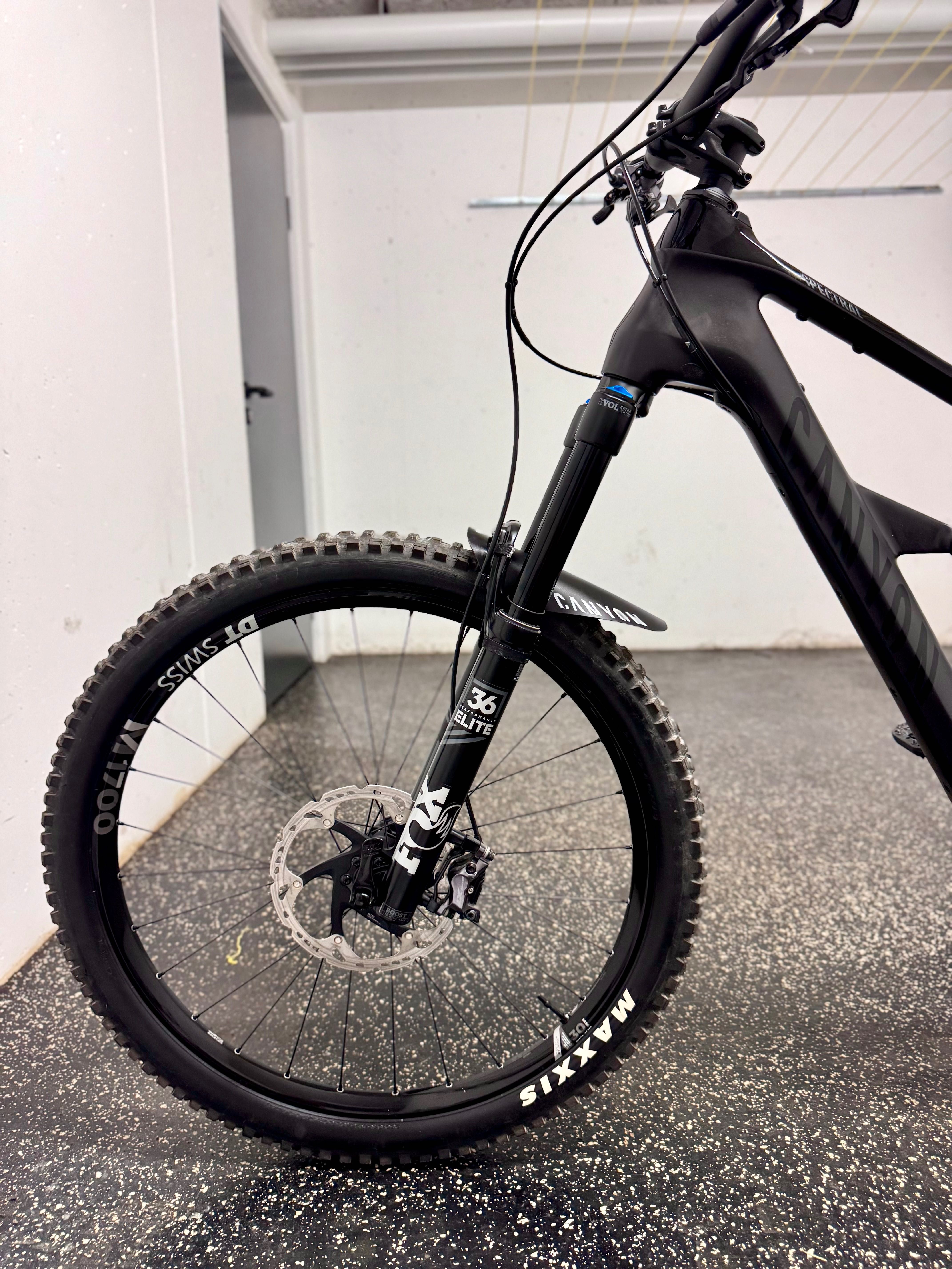 Canyon Spectral CF8 2021 Rama L/XL 27,5 Fox 36 Elite XT DPX2 DT Swiss