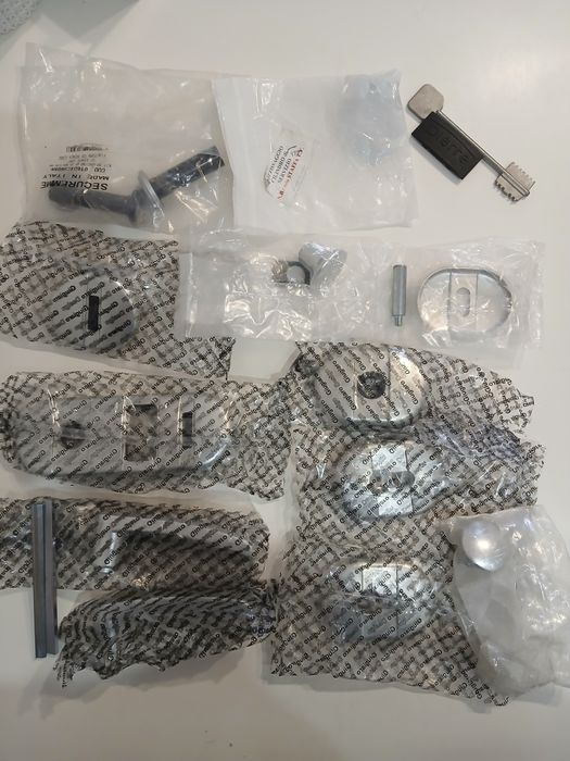 Dierre akcesoria srebrne giugiaro klucz piórowy złote srebrne