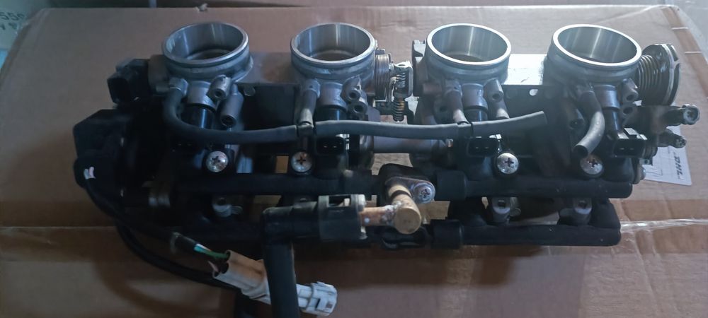 Przepustnica z listwą wtryskową Suzuki GSX-R 1000 k5-k6