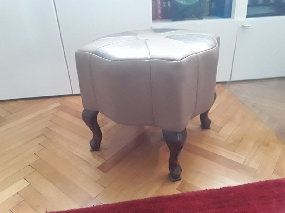 pufa po renowacji z gietymi nogami tanio