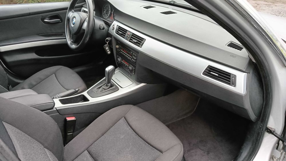 BMW E90 2,5 benzyna, automat