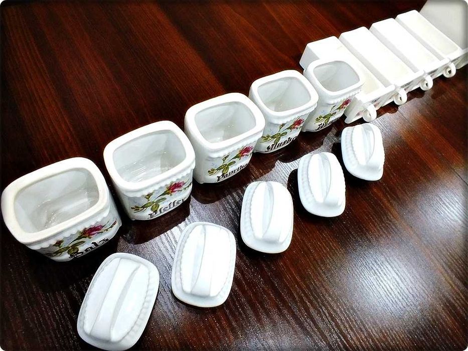 Zestaw Stare pojemniki kuchenne porcelana Roesler na przyprawy z PRL