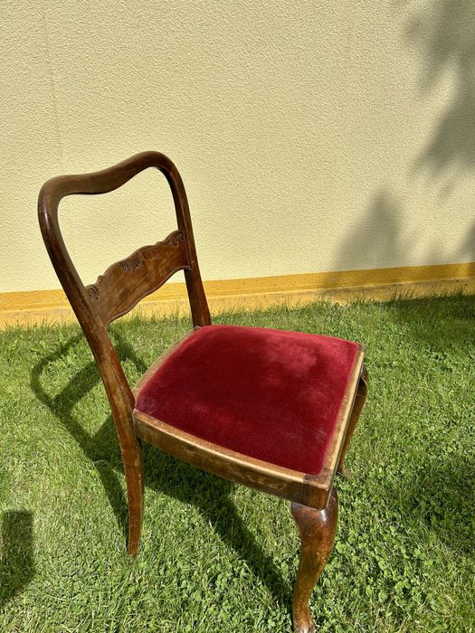 Piękne stare zabytkowe krzeslo z bordowym obiciem