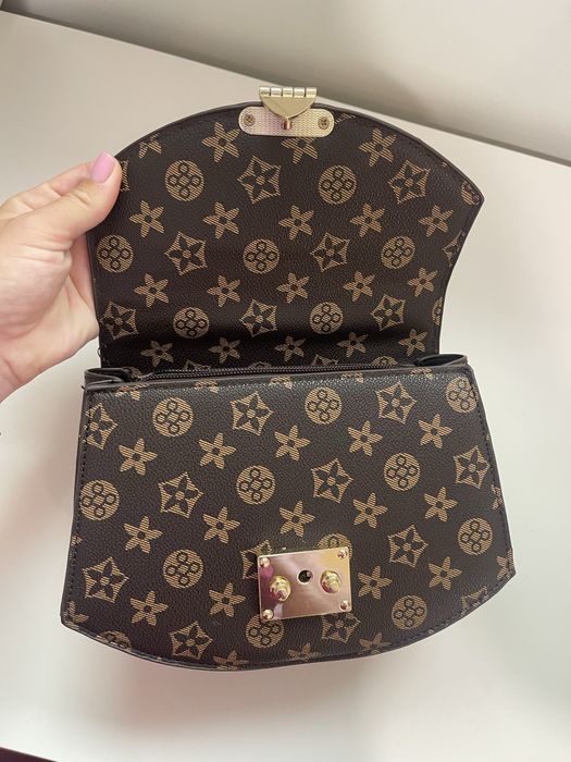 mala absolutamente nova