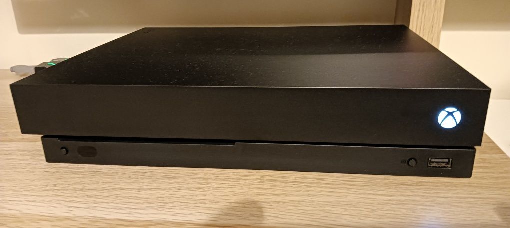 Xbox One x 1tb consola