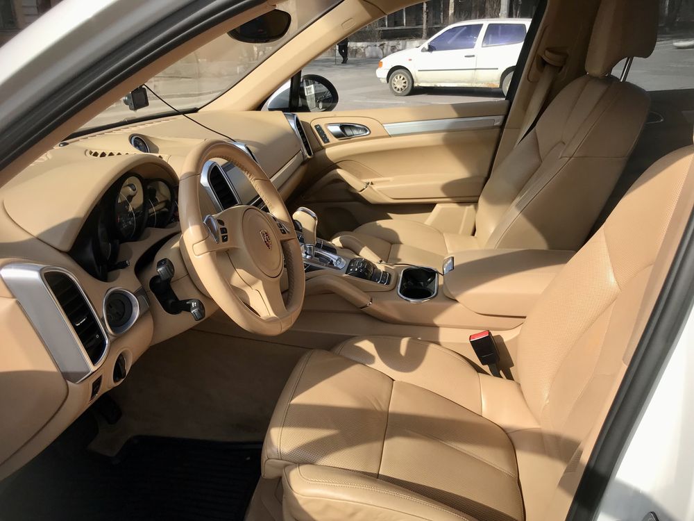 Продам Porsche Cayenne 2012 г.в 3л.Дизель Официал 182 тыс.пр.