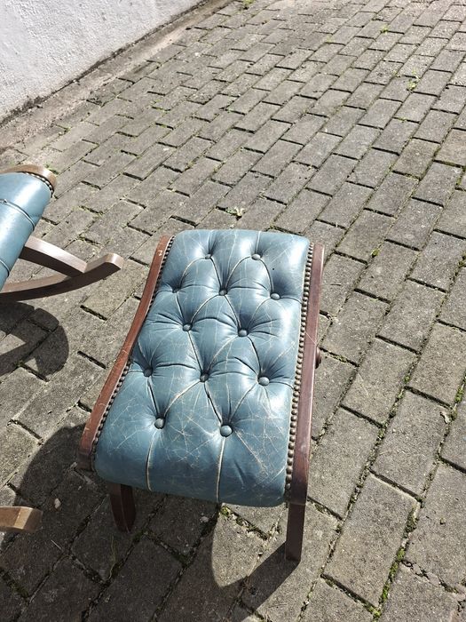 Cadeirão com repousa pés antigo