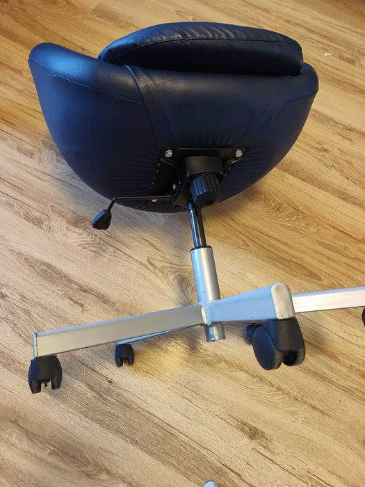 IKEA SKRUVSTA Krzesło obrotowe Fotel ekoskóra