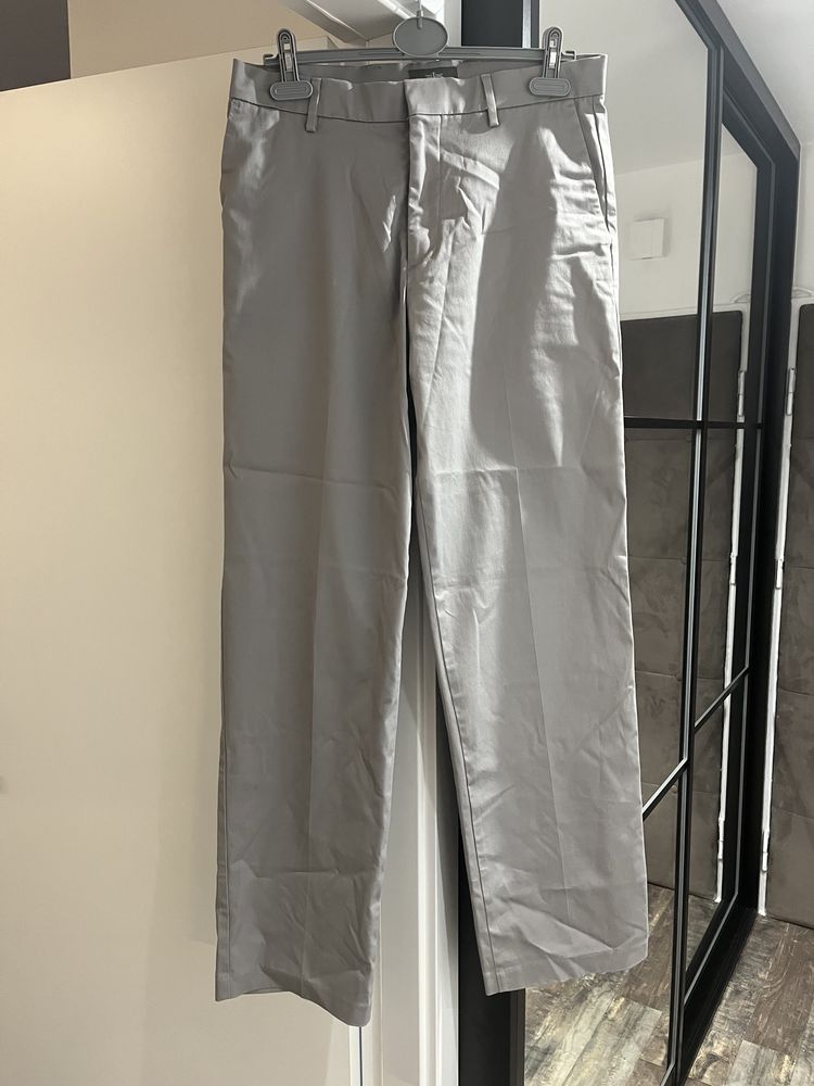 Szare męskie spodnie o klasycznym kroju rozm 32 x 34