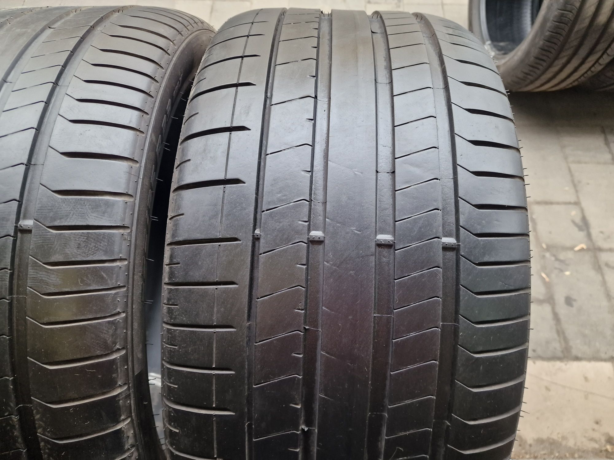 Пара летних шин 325/35 R23 Pirelli Pzero
