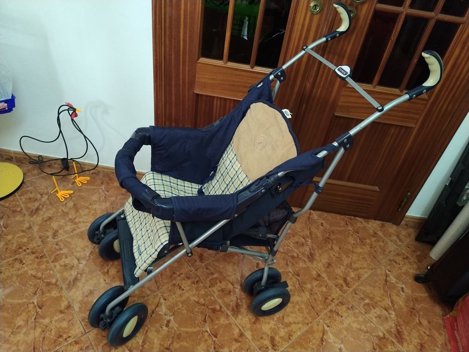 Carrinho de bebé monBeBe tipo bengala casa apartamento vivenda.