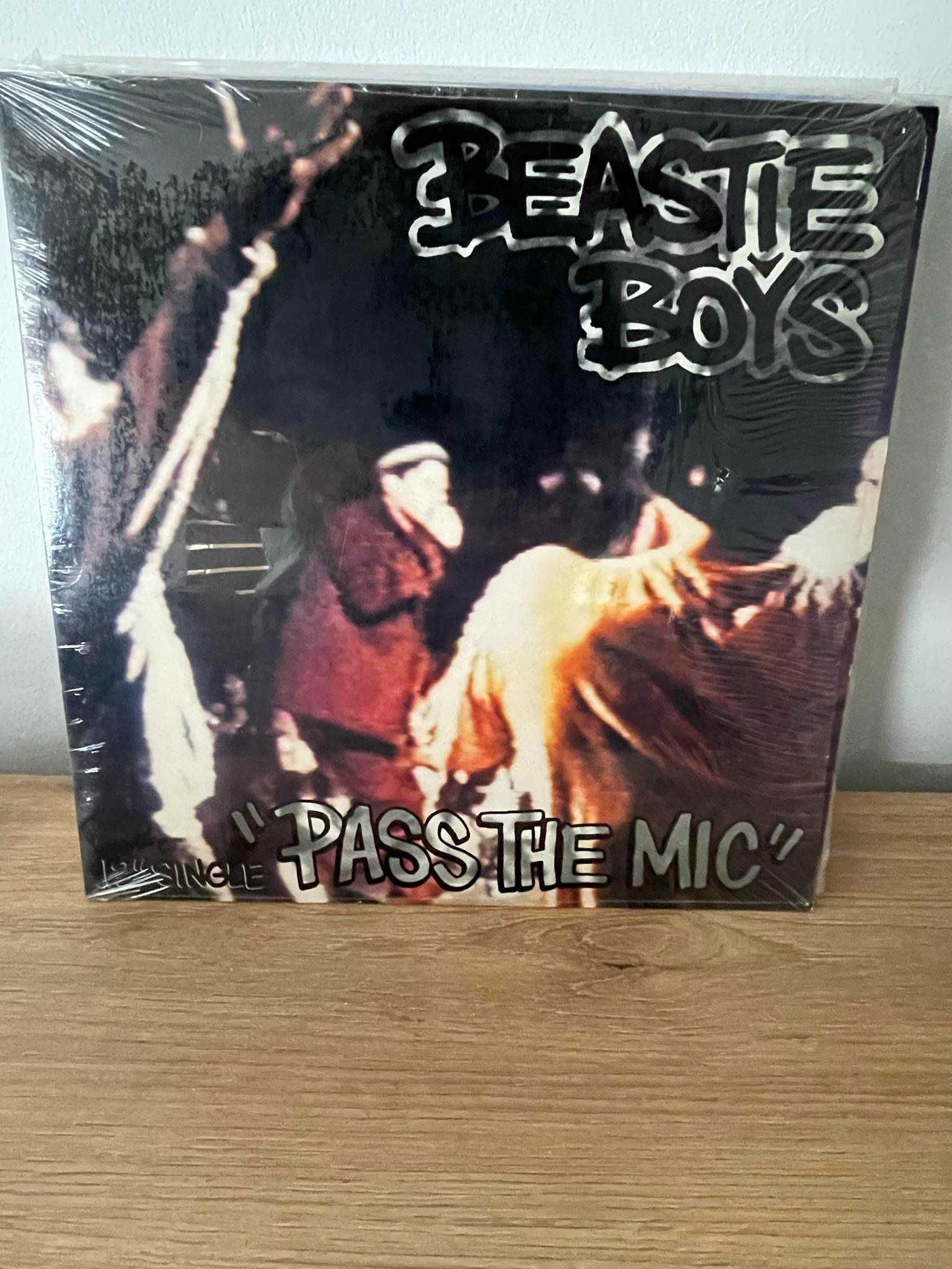 Beastie Boys – Pass The Mic