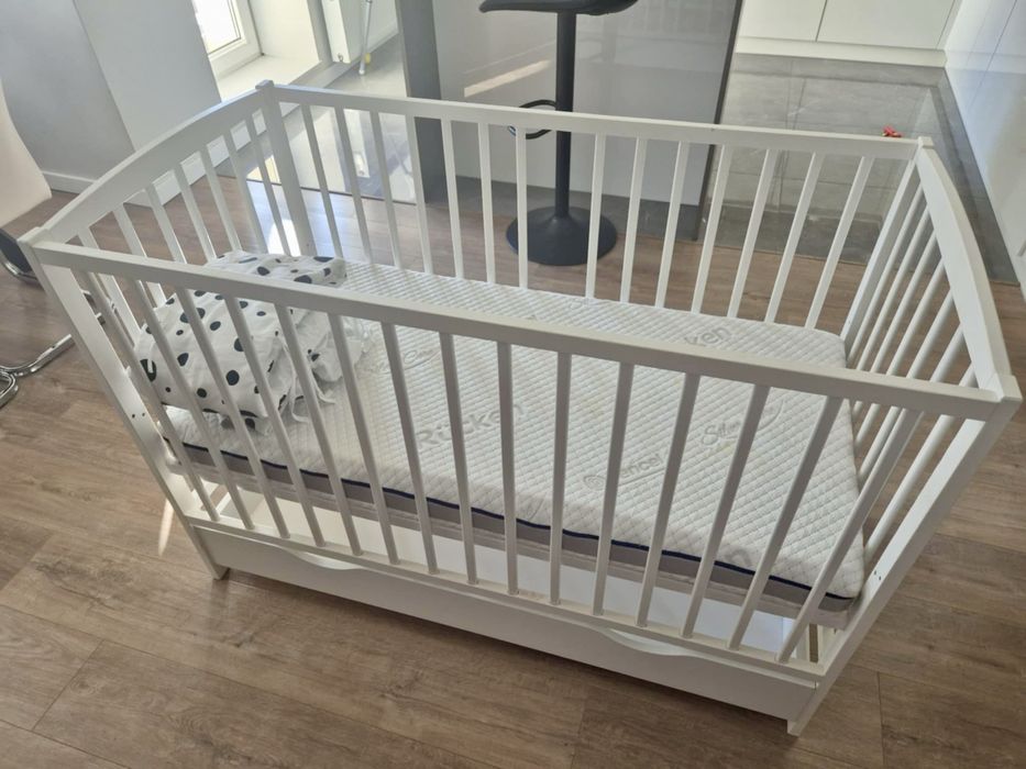 Sprzedam lozeczko niemowlece z dodatkamk