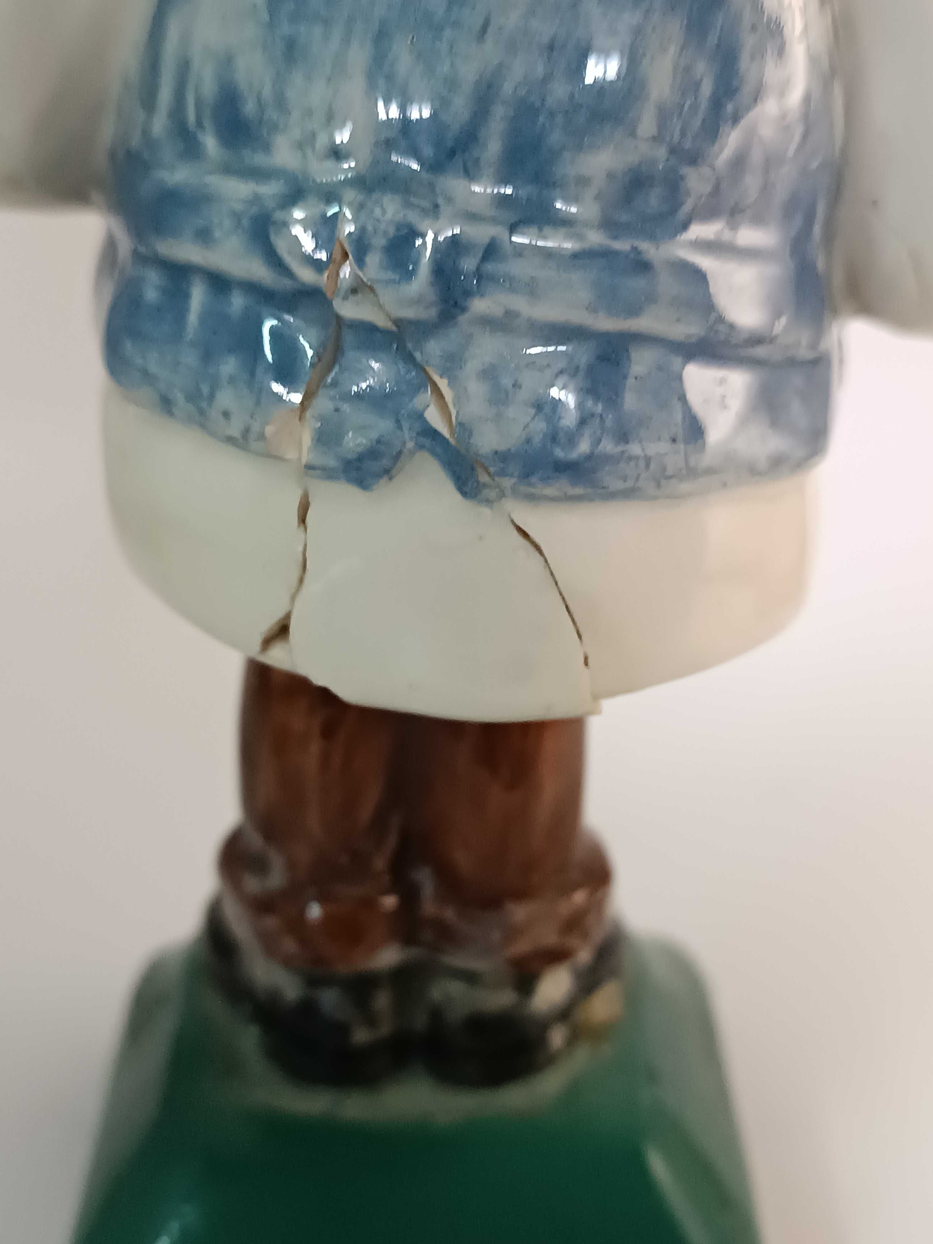 Figura de movimento Zé Povinho em faiança das Caldas. Para restauro
