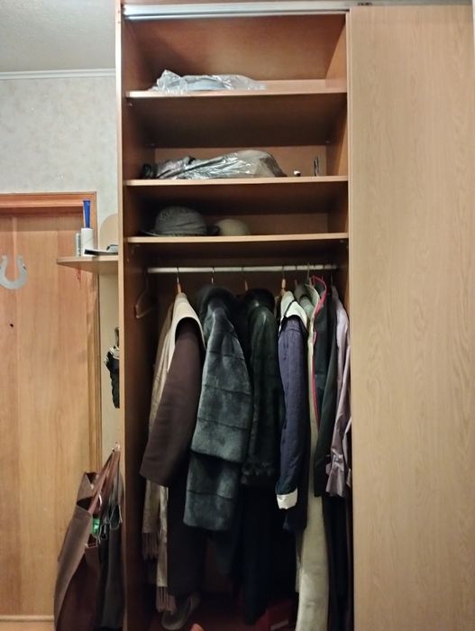 Продам шкаф в коридор