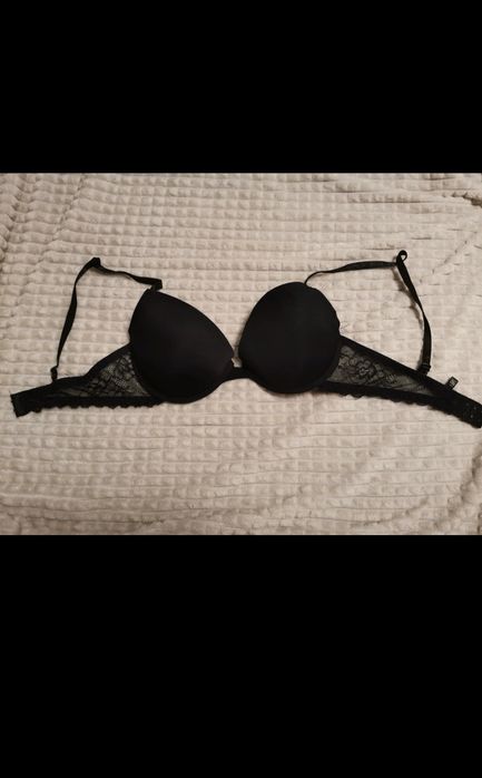 Nowy biustonosz 75D z koronką push-up