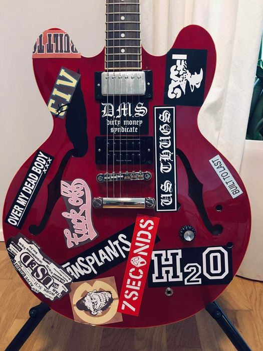 Epiphone ES335 п/акустика 2022 дизайн Tom Delonge 1 хамбекер+кейс GEWA