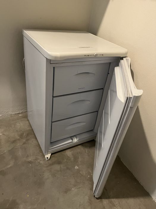 Arca Congeladora (vertical) INDESIT TZA 1