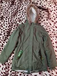 Детская тёплая зимняя куртка зелёного цвета для девочки 10-12 лет
