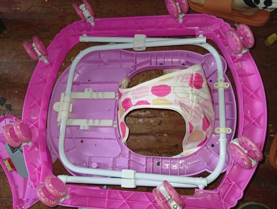 Продам дитячі речі і ходунки