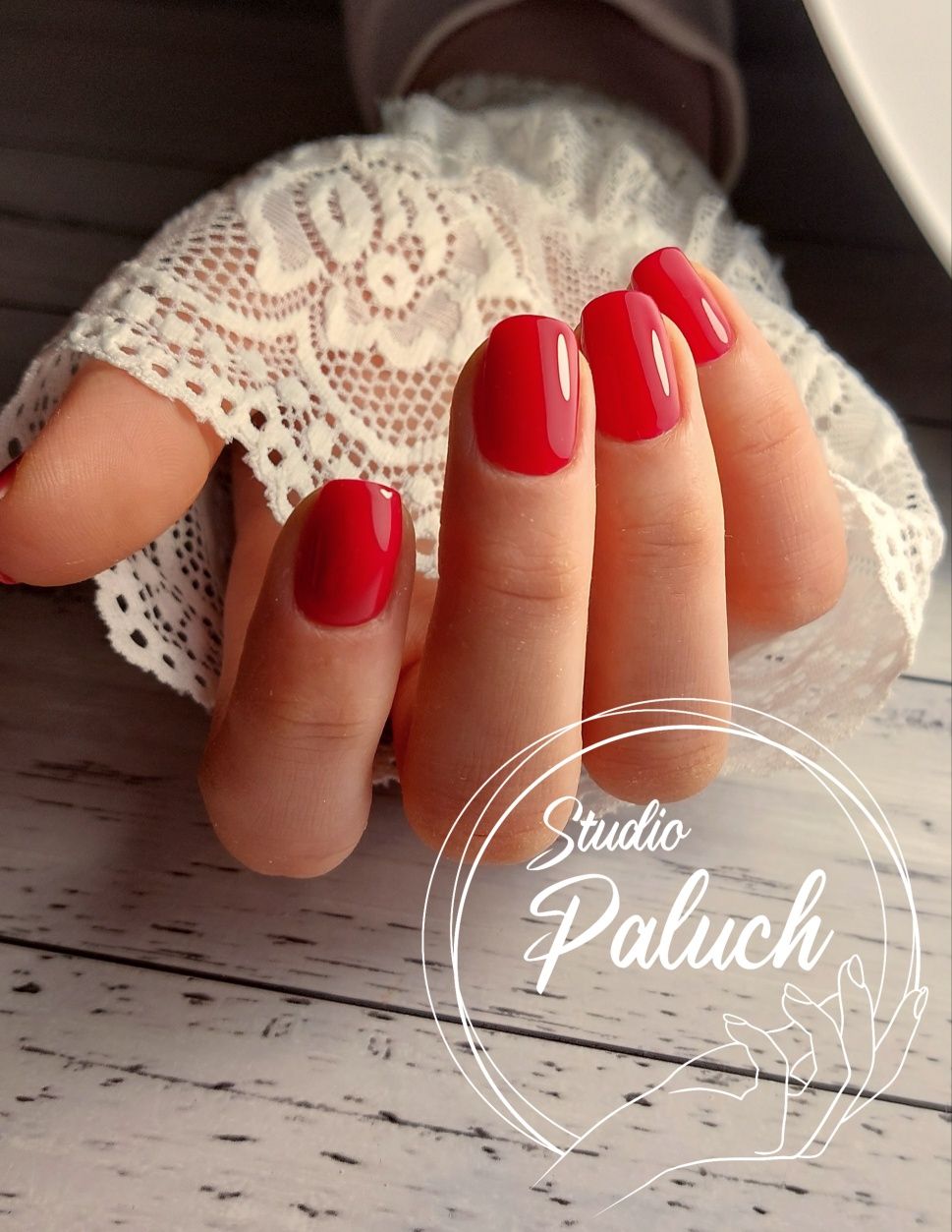 Paznokcie hybrydowe, żelowe. Manicure pedicure hybrydowy, żelowy