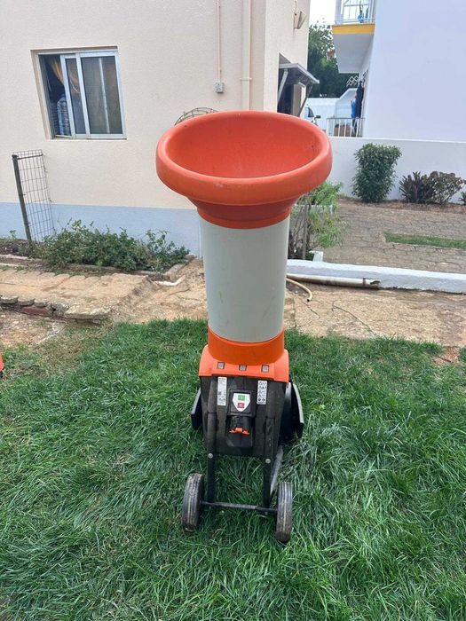 Triturador STIHL C/Compositor - como NOVO