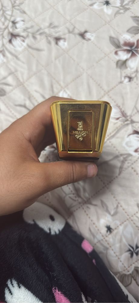 1 One million normal 100ml c caixa so usei 20% do perfume esta cheio