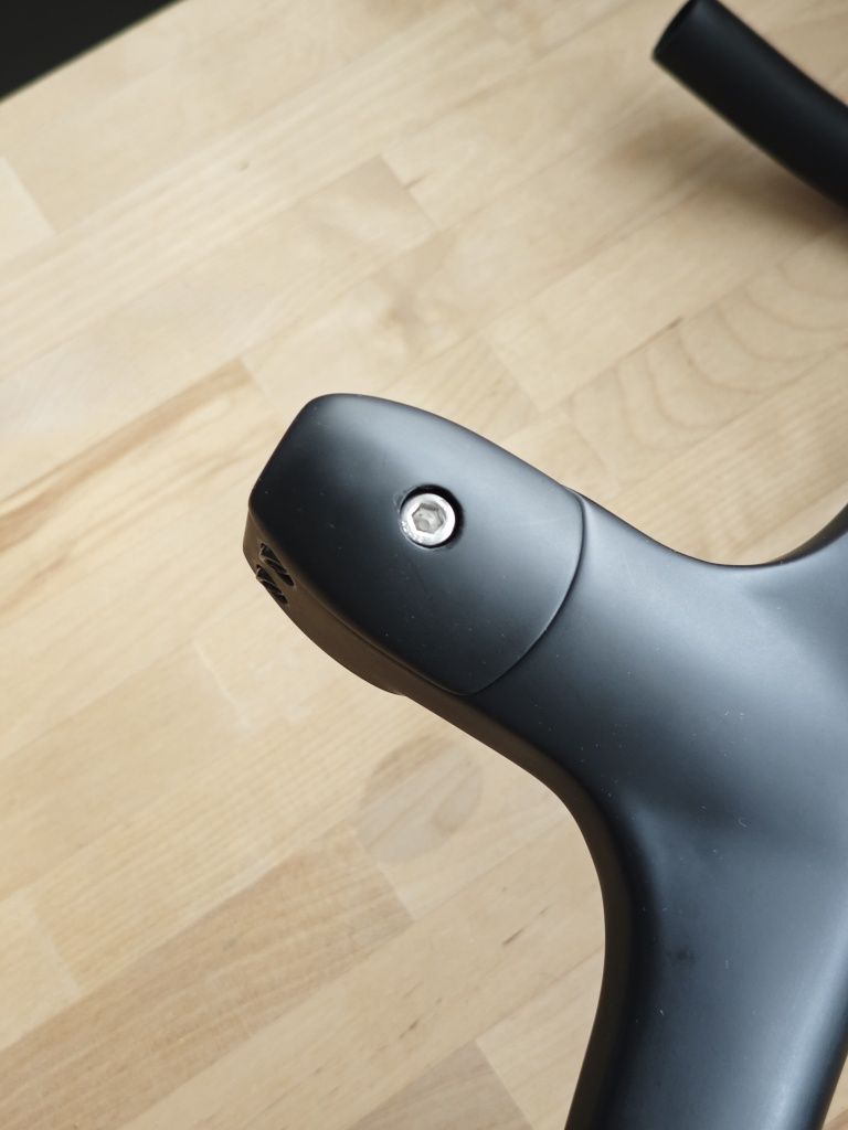 Guiador integrado em Carbono 
Piece Carbon Road Handlebar
Piece Carbon