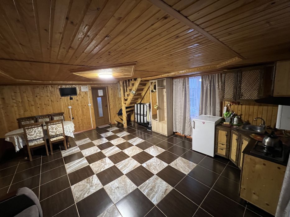 КОТЕДЖ ГІРСЬКА РОСА ЯРЕМЧЕ -Чан Карпатський- Басейн- Банька.