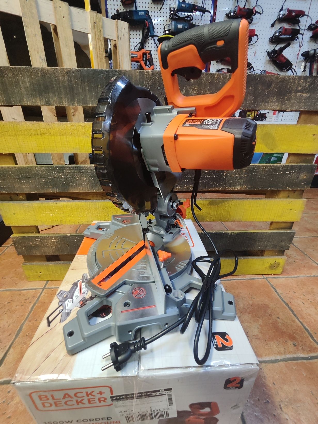 Пила торцовочная сетевая BLACK+DECKER BES702/216мм/XPS/1.5кВт/гар2|55м