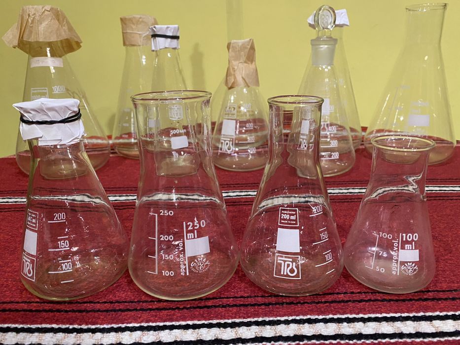 Лабораторні колби циліндри та інше