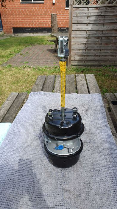 Cylinder hamulcowy z podwójną membraną