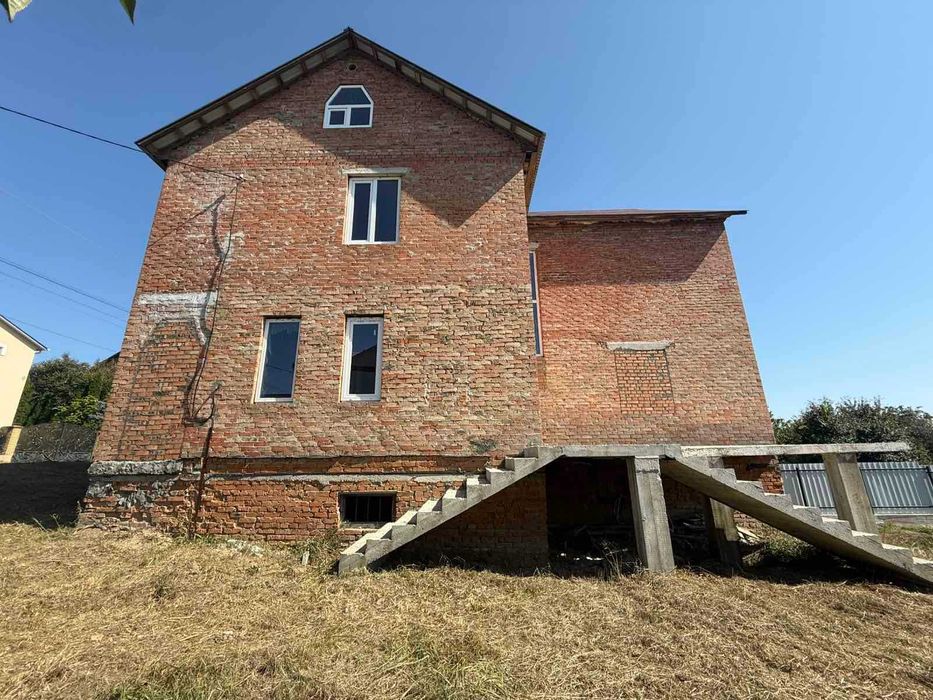 Продам будинок-дуплекс у Лезнево