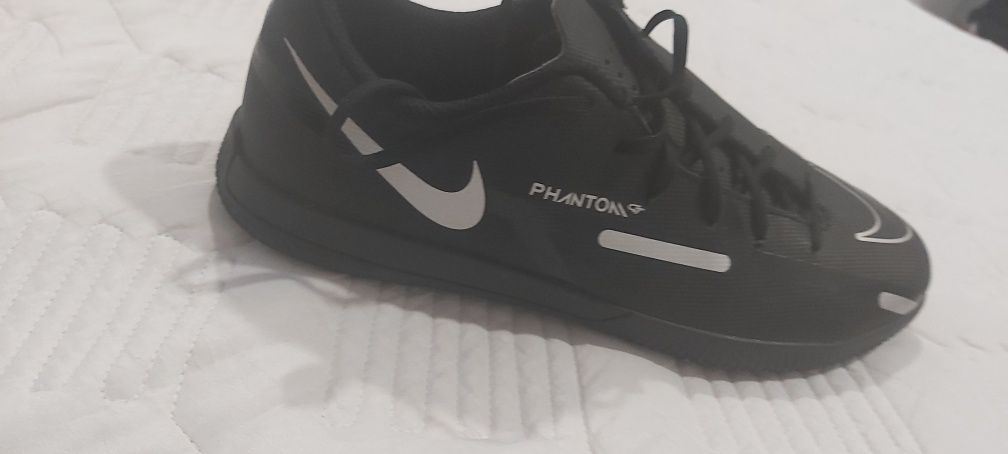 Sapatilhas Nike de futebol de salão novas tamanho 38