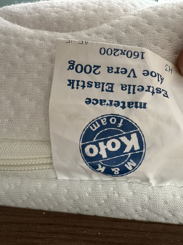 Zestaw mebli do sypialni (łóżko, szfka nocna x2, komoda)