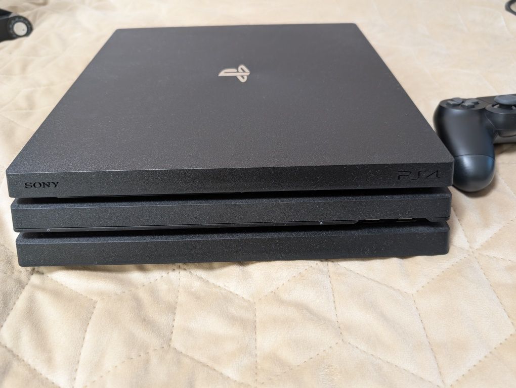 PS4 Pro у відмінному стані