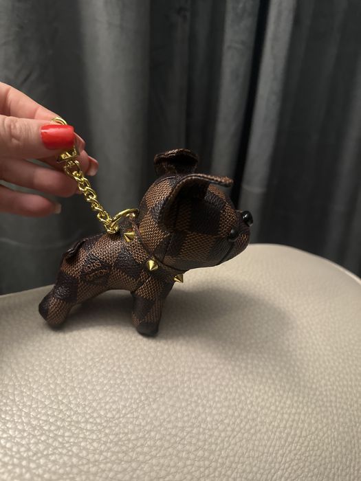 Breloczek louis viitton piesek buldog lv na zlotym lancuszku